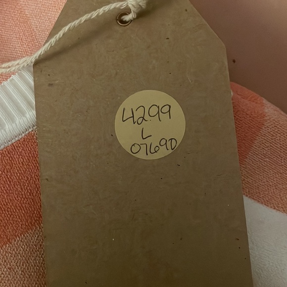 Women’s Sweater Vest, New with tags. - Picture 2 of 3